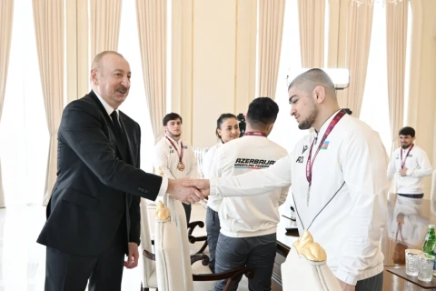 Prezident İlham Əliyev Avropa çempionatında komanda hesabında birinci olan güləşçiləri qəbul edib - FOTO