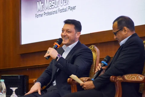 Mesut Özil “Arsenal”dan uzaqlaşdırıldığını etiraf etdi