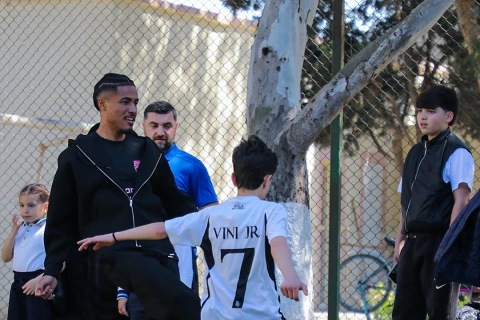 “Sabah”ın futbolçuları uşaqlarla görüşüb futbol oynadılar