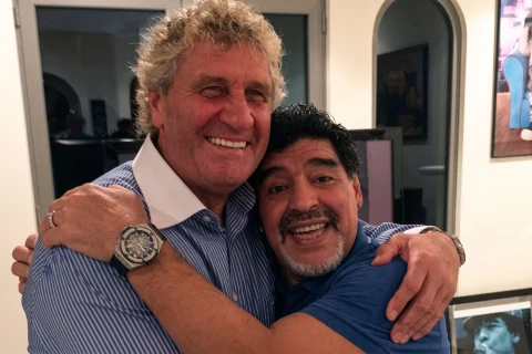 Maradonanın tarixi forması hərraca çıxarılır - FOTO