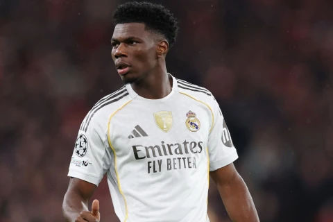 “Liverpul” “Real”ın oyunçusu uğrunda “Mançester Yunayted”lə rəqabət apara bilər