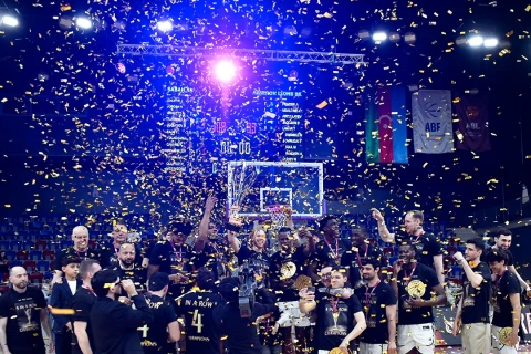 “Sabah” basketbol klubuna çempionluq kuboku təqdim edilib