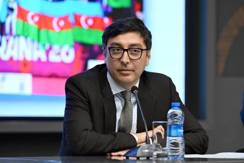 Fərid Qayıbov ötən ay beynəlxalq yarışlarda uğur qazanan idmançılarla görüşüb - FOTO