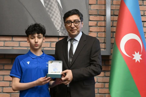 Fərid Qayıbov ötən ay beynəlxalq yarışlarda uğur qazanan idmançılarla görüşüb - FOTO