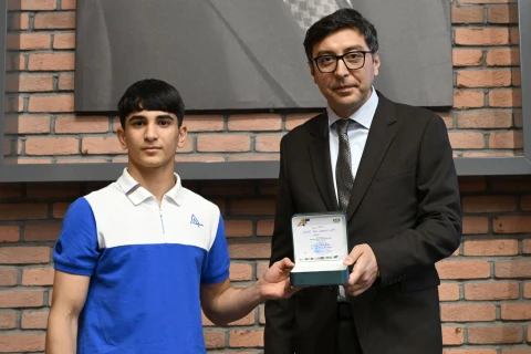 Fərid Qayıbov ötən ay beynəlxalq yarışlarda uğur qazanan idmançılarla görüşüb - FOTO
