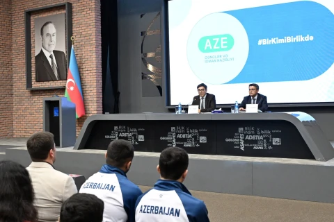 Fərid Qayıbov ötən ay beynəlxalq yarışlarda uğur qazanan idmançılarla görüşüb - FOTO