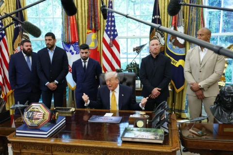 Бойцы UFC встретились с Трампом в Овальном кабинете