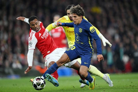Simeone yıxılanda hakim “Arsenal”ın qapısına penalti təyin etməməklə səhv edib