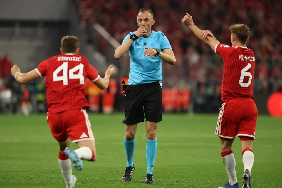 Çempionlar Liqasında hakim qalmaqalı böyüyür - VİDEO