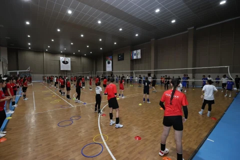 Şahin Bağırov Naxçıvanda voleybolun inkişafını müzakirə edib - FOTO