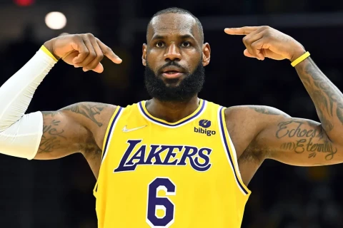 LeBron James becomes first player in NBA history to reach 300 playoff games