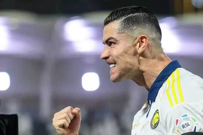 Ronaldu “Messi” səslərinə ədəbsiz jestlə cavab verdi - VİDEO