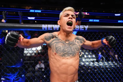 Хосе Очоа сделал предложение своей девушке после победы на UFC 328 - ФОТО
