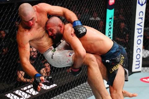 Чимаев проиграл Стрикленду и потерял чемпионский пояс UFC