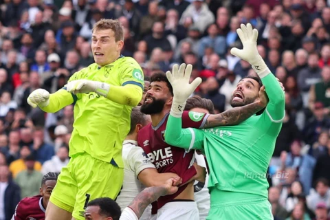 “Vest Hem” “Arsenal”a vurulan qolun ləğvinin izahını istəyir