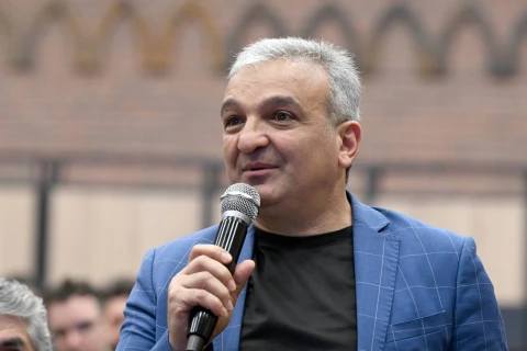 Fərid Qayıbov idman federasiyalarının nümayəndələri ilə növbəti görüşünü keçirib