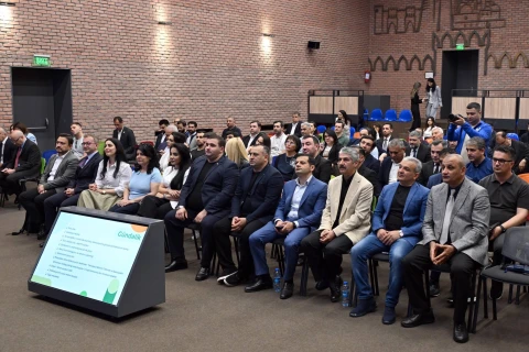 Fərid Qayıbov idman federasiyalarının nümayəndələri ilə növbəti görüşünü keçirib