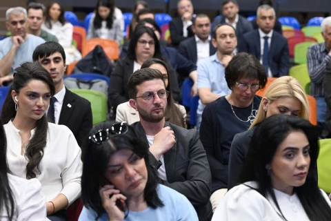 Fərid Qayıbov idman federasiyalarının nümayəndələri ilə növbəti görüşünü keçirib