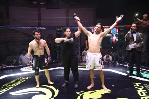 İdmançılarımız MMA üzrə peşəkar döyüş gecəsində uğurla çıxış ediblər