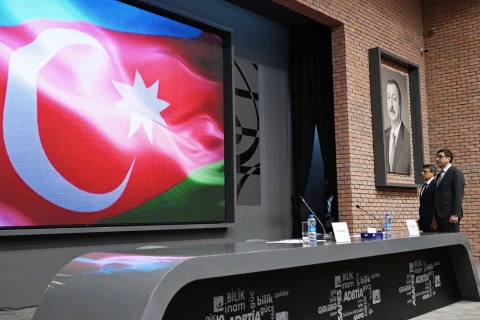 Fərid Qayıbov idman federasiyalarının nümayəndələri ilə növbəti görüşünü keçirib