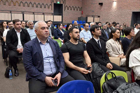 Fərid Qayıbov idman federasiyalarının nümayəndələri ilə növbəti görüşünü keçirib