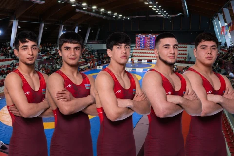 Пять азербайджанских борцов вышли в полуфиналы Евро U17