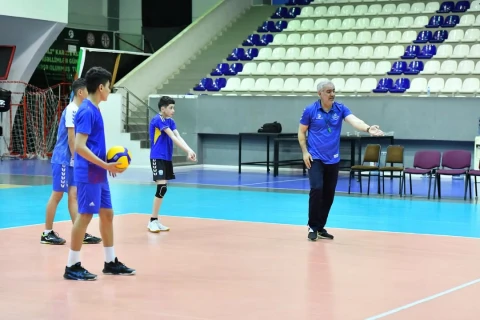 U-14 voleybolçular Şəkidə toplanıb - FOTO