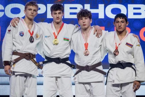 Cüdoçularımızdan Xabarovskda iki medal - FOTO