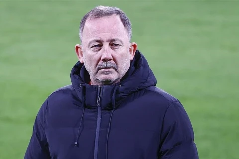 "Бешикташ" объявил об уходе Ялчина с поста главного тренера