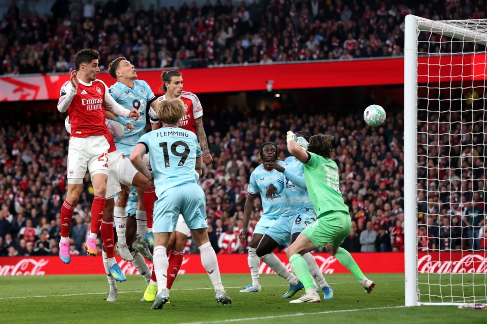“Arsenal” qələbə sayəsində “Siti” ilə xal fərqini artırıb
