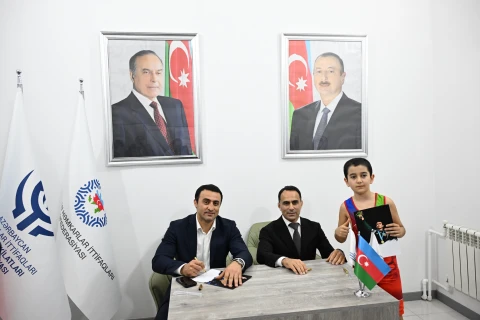 Olimpiya çempionları gənc idmançılarla görüşüblər