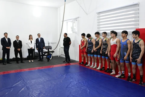 Olimpiya çempionları gənc idmançılarla görüşüblər