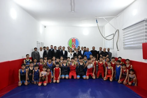Olimpiya çempionları gənc idmançılarla görüşüblər