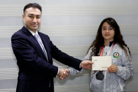 Dünya çempionatında medal qazanan deflimpiyaçılarla görüş keçirilib
