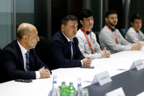 Dünya çempionatında medal qazanan deflimpiyaçılarla görüş keçirilib