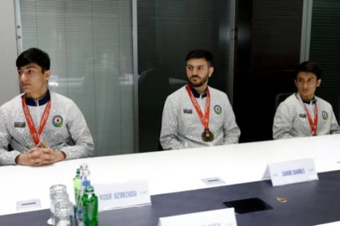Dünya çempionatında medal qazanan deflimpiyaçılarla görüş keçirilib