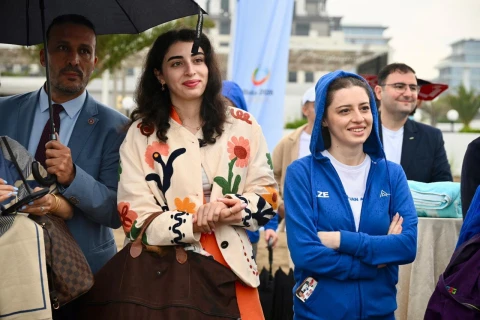 Bakıda dənizdə kütləvi üzgüçülük aksiyası keçirilib - FOTO