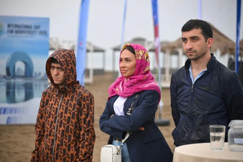 Bakıda dənizdə kütləvi üzgüçülük aksiyası keçirilib - FOTO