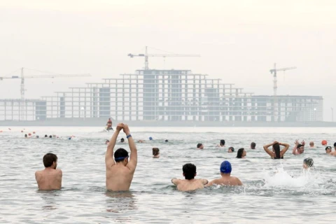 Bakıda dənizdə kütləvi üzgüçülük aksiyası keçirilib - FOTO