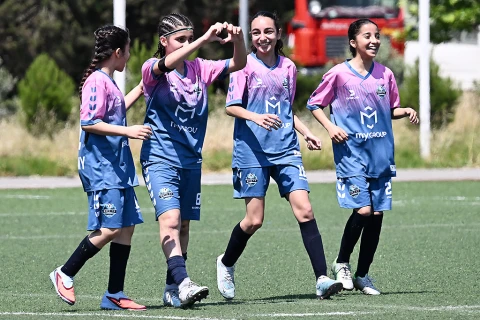 Futbol üzrə U-14 Qızlar Liqasında çempion müəyyənləşdi - FOTO