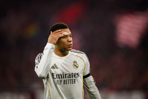 Mbappe “Atletik Bilbao”ya qol vurduqdan sonra Arbeloanı qucaqlayıb