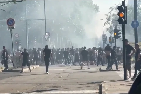 Turin derbisində qalmaqal startı gecikdirib - VİDEO