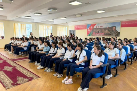 AFFA nümayəndələri 262 nömrəli məktəbdə şagirdlərlə görüş keçiriblər - FOTO
