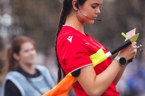 Spanish referee Alarcon says players contact her on social media after matches