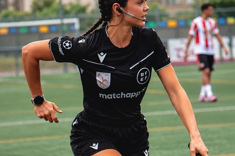 Spanish referee Alarcon says players contact her on social media after matches