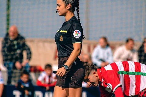 Spanish referee Alarcon says players contact her on social media after matches