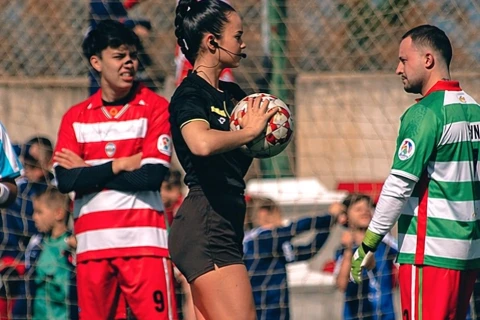 Spanish referee Alarcon says players contact her on social media after matches