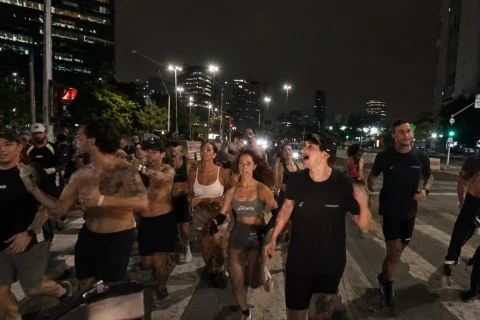 Braziliyada yeni trend: Gecə qaçış festivalları - VİDEO