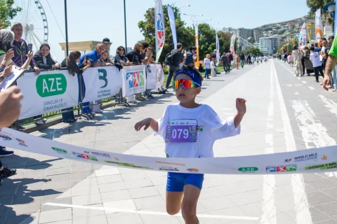 Bakıda keçirilən “KidsRunFestdə” 200-ə yaxın uşaq yarışdı - FOTO