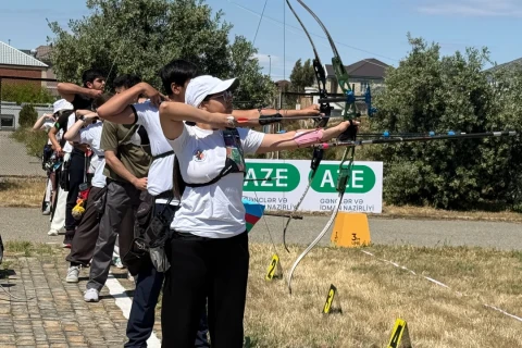 Kamandan oxatmada ölkə birinciliyi başladı - FOTO